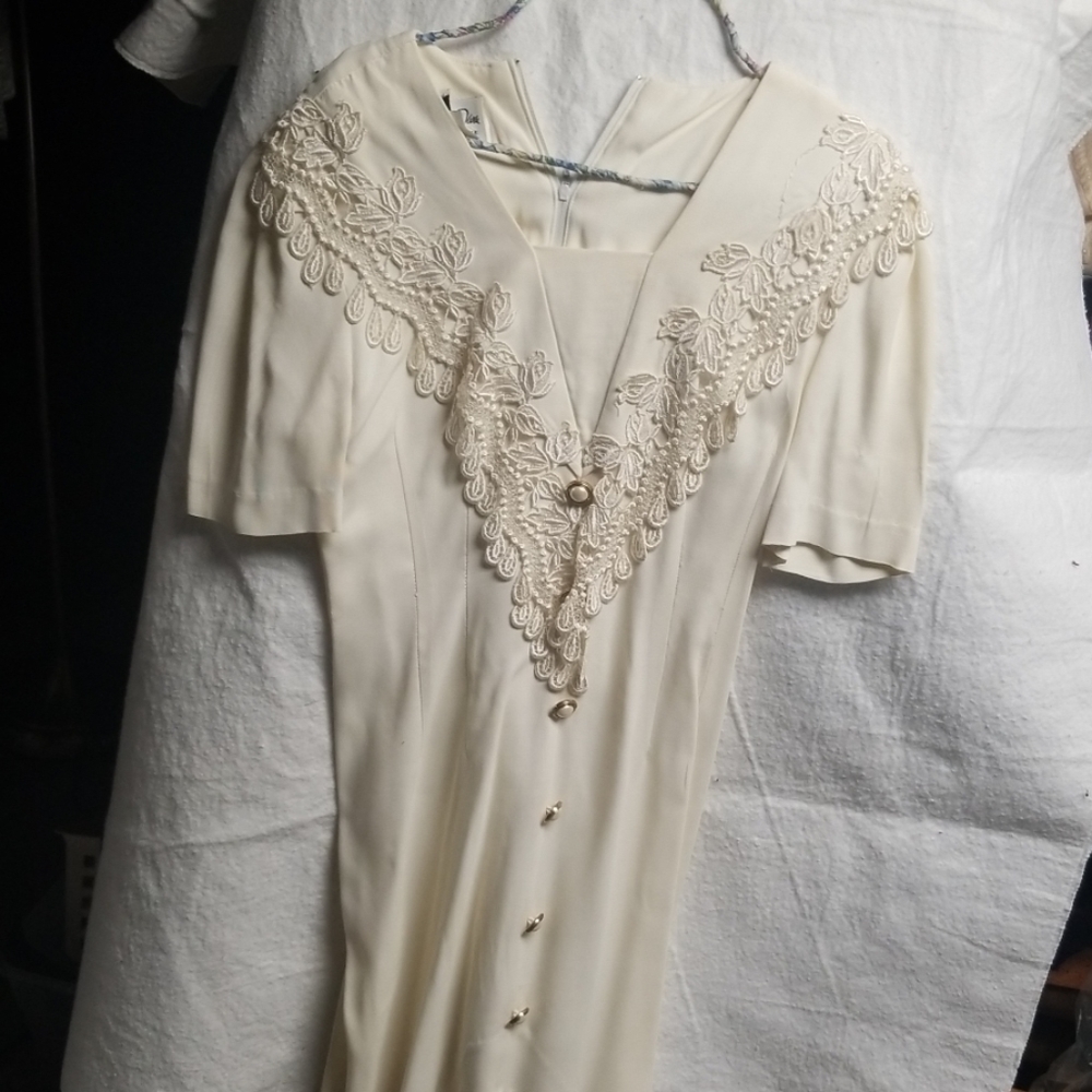 Short sleeves ivory dress